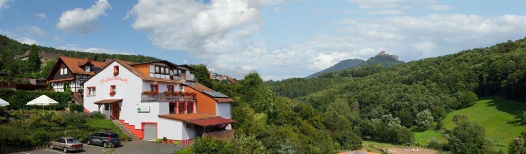 Hotel Trifelsblick Wernersberg Exterior foto