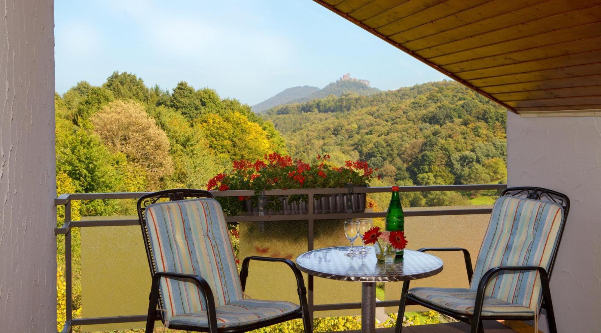 Hotel Trifelsblick Wernersberg Exterior foto