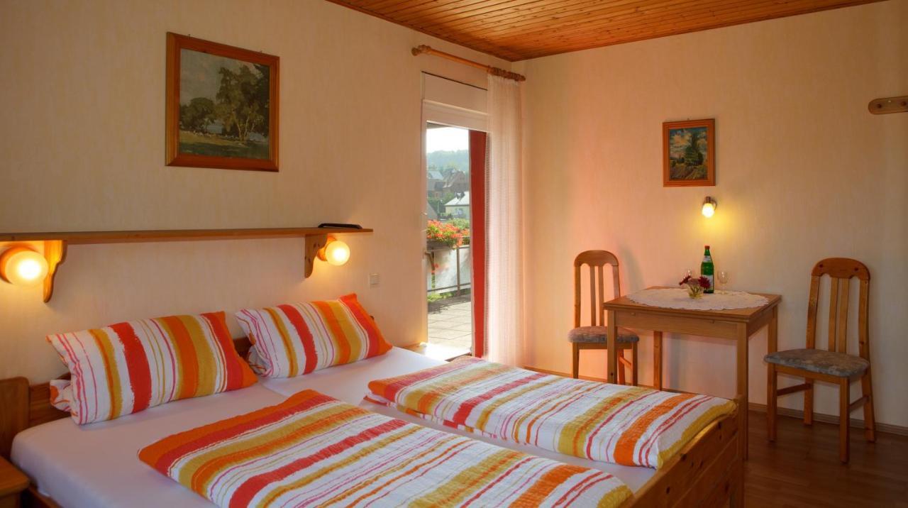 Hotel Trifelsblick Wernersberg Zimmer foto